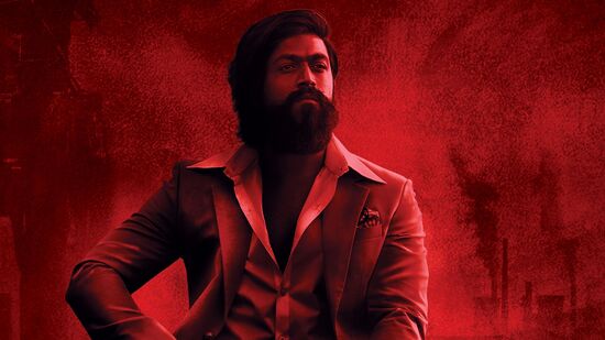 యశ్ నటించిన 'కేజీఎఫ్ 2' హిందీ వెర్షన్ ను చూసేందుకు తొలిరోజు చాలా మంది ప్రేక్షకులు థియేటర్లకు చేరుకున్నారు, దాంతో ఈ సినిమాకు రూ.53.95 కోట్లు వచ్చాయి. కేజీఎఫ్ 2, యానిమల్ రెండు సినిమాల రికార్డ్‌ ఎప్పుడో బ్రేక్ అయిపోయింది.&nbsp;