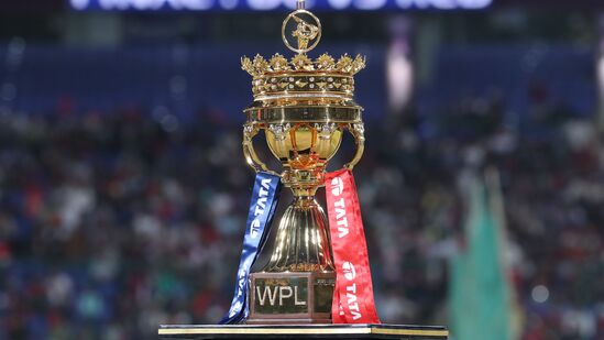 ఈసారి డబ్ల్యూపీఎల్ వేలంలో 120 మంది ప్లేయర్ల పేర్లు ఉన్నాయి. వీరిలో 91 మంది భారత ప్లేయర్లు, 29 మంది విదేశీయులు ఉన్నారు. వీరిలో ముగ్గురు అసోసియేట్ నేషన్స్ ప్లేయర్లు కూడా ఉన్నారు,&nbsp;
