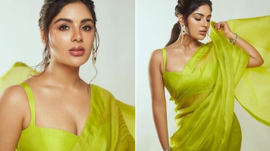 హీరోయిన్ సంయుక్త మీనన్.. చీర కట్టుతోనే కుర్రకారుని కట్టిపడేస్తోంది. తెలుగులో వరుస సినిమాలు చేస్తున్న ఈ కేరళ ముద్దుగుమ్మ.. తమిళ్‌లోనూ సినిమాల్లో మెరుస్తోంది.&nbsp;