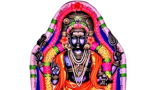 బృహస్పతి తొమ్మిది గ్రహాలలో అత్యంత పవిత్రమైన గ్రహం. అతను సంవత్సరానికి ఒకసారి తన స్థానాన్ని మార్చగలడు. అతని సంచారం అన్ని రాశులపై భారీ ప్రభావాన్ని చూపుతుంది. బృహస్పతి ఒక రాశి నుండి మరొక రాశికి మారినప్పుడు, దాని ప్రభావం ఖచ్చితంగా అన్ని రాశులపై ఉంటుంది. బృహస్పతి సంపద, శ్రేయస్సు, సంతాన వరం మరియు వివాహ వరం.&nbsp;