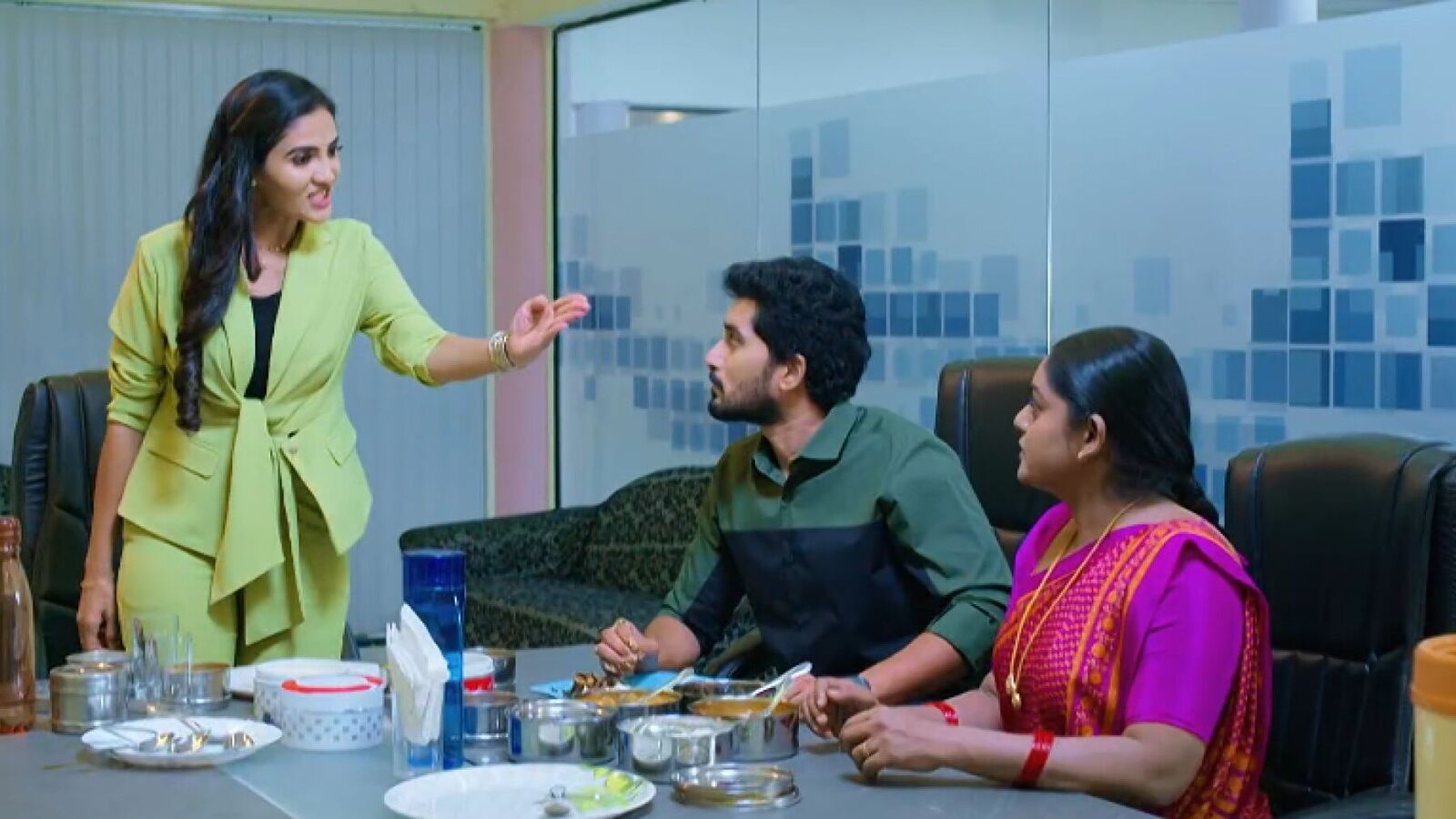 Karthika Deepam Today December 10: జ్యోత్స్నకు దిమ్మతిరిగే ట్విస్ట్ ఇచ్చిన దీప.. వార్నింగ్ కూడా, మరింత రగిల్చిన కార్తీక్