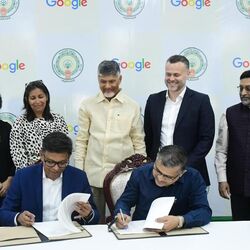 <p>ఏపీలో పెట్టుబడులు పెట్టేందుకు గూగుల్ సంస్థ ముందుకొచ్చింది. సీఎం చంద్రబాబు, మంత్రి నారా లోకేశ్‌ సమక్షంలో గూగుల్‌, ఏపీ ప్రభుత్వం ఒప్పందంపై సంతకాలు చేసుకున్నారు.&nbsp;</p>