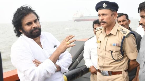 గూగుల్ సెర్చ్ ట్రెండ్స్ ప్రకారం.. ఏపీ డిప్యూటీ సీఎం పవన్ కళ్యాణ్ ఇంటర్నేషనల్ ఫిగర్ అయ్యారు. 2024లో ప్రపంచవ్యాప్తంగా అత్యధికంగా కొందరు వ్యక్తుల గురించి ఎక్కువగా గూగుల్‌లో సెర్చ్ చేశారు. నటులకు సంబంధించి అమెరికన్ హాస్యనటుడు మైకా కాట్ విలియమ్స్ తర్వాత పవన్ నిలిచారు.