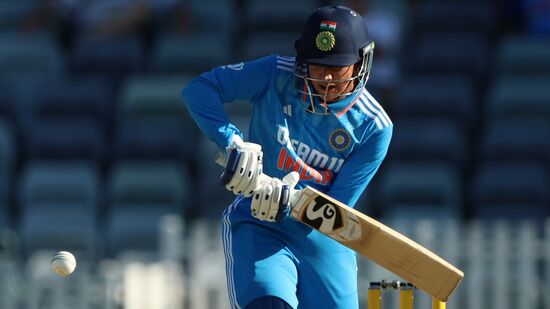 Smriti Mandhana Record: ఆస్ట్రేలియాతో మూడో వన్డేలో ఇండియన్ టీమ్ ఓడినా.. స్మృతి క్రీజులో ఉన్నంత వరకూ మ్యాచ్ పై ఆశలు ఉన్నాయి. ఆమె 109 బంతుల్లో 105 పరుగులు చేసి ఔటైంది. ఆమె వెనుదిరగడంతో ఇక ఇండియన్ టీమ్ కోలుకోలేకపోయింది.