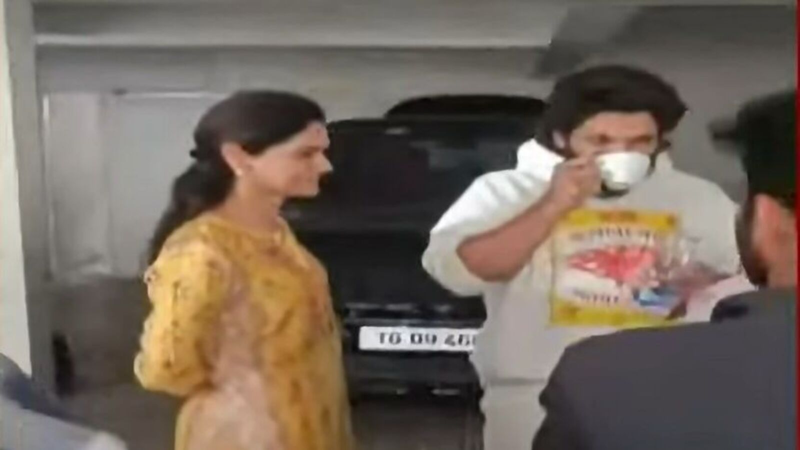 Pushpa In Police Station: బట్టలు మార్చుకునే అవకాశం కూడా ఇవ్వరా..అల్లు అర్జున్ అసహనం..శుక్రవారం పోలీస్‌ పిలుపులో ఆంతర్యం?