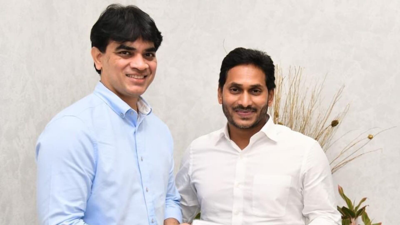 Allu Arjun Lawyer: అల్లు అర్జున్‌కు బెయిల్ ఇప్పించిన ఈ లాయర్ ఎవరు, ఆయన ఫీజు ఎంతో తెలుసా?