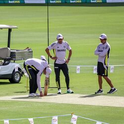 <p>Ind vs Aus 3rd Test Live Streaming: బోర్డర్ గవాస్కర్ ట్రోఫీలో ఇప్పటికే 1-1తో సమంగా ఉన్న ఇండియా, ఆస్ట్రేలియా టీమ్స్ మూడో టెస్టు కోసం బ్రిస్బేన్ చేరుకున్నాయి. శనివారం (డిసెంబర్ 14) ఈ మ్యాచ్ ప్రారంభం కానుంది.</p>