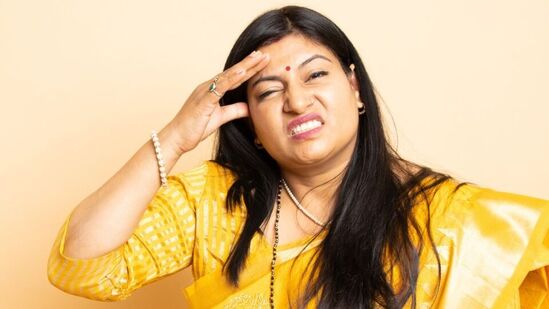 మహిళల్లో కార్టిసాల్ హార్మోను అధికంగా ఉత్పత్తి అయితే వారిలో కొన్ని రకాల లక్షణాలు కనిపిస్తాయి. కార్టిసాల్ అనేది ఒత్తిడి ఎక్కువైతే విడుదలయ్యే హార్మోను.
