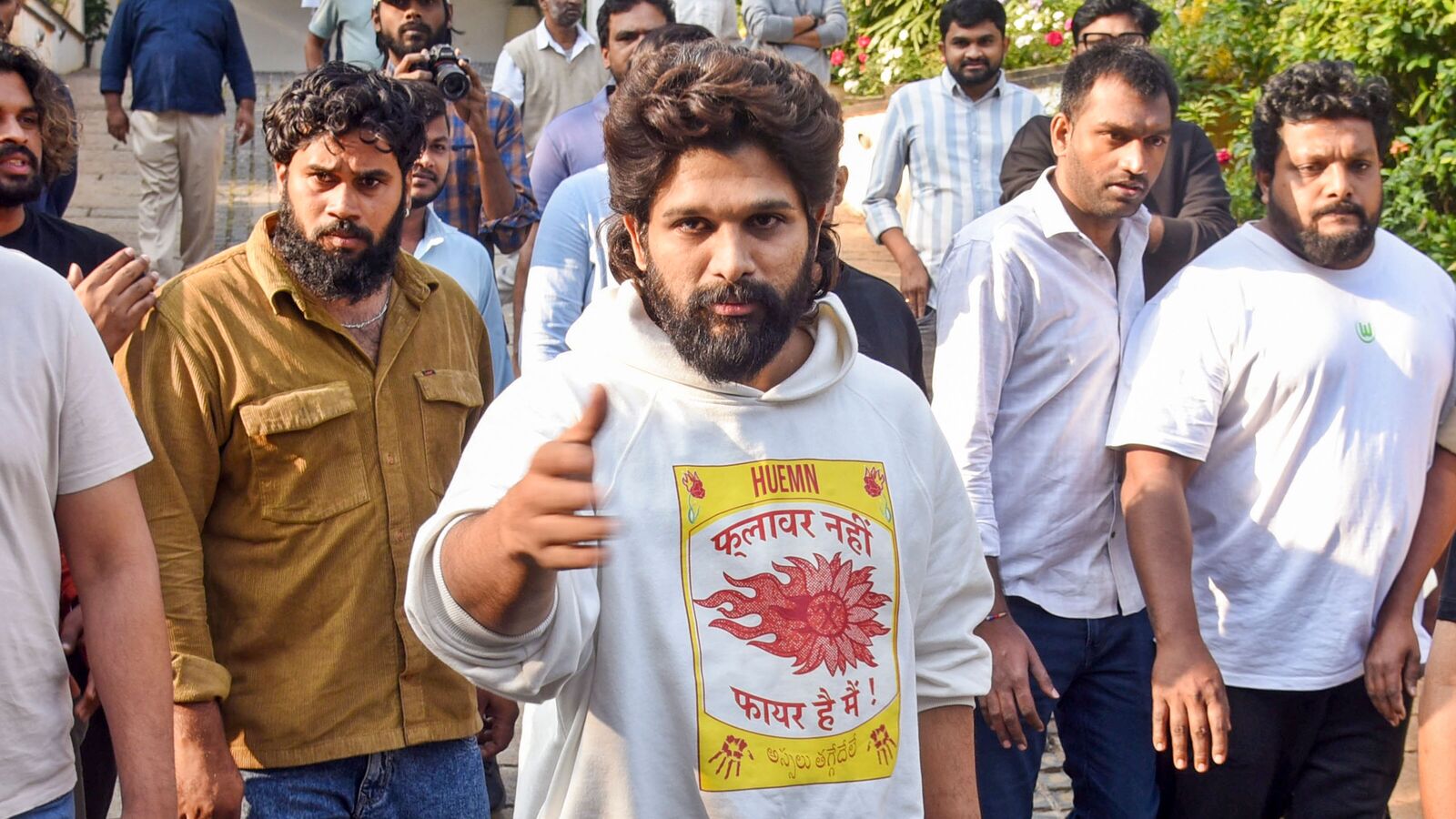 Allu Arjun Lawyer Video: హైకోర్టులో లాజిక్‌తో కొట్టిన అల్లు అర్జున్ లాయర్- పవన్ కల్యాణ్ వకీల్ సాబ్ సీన్ రిపీట్ (వీడియో)