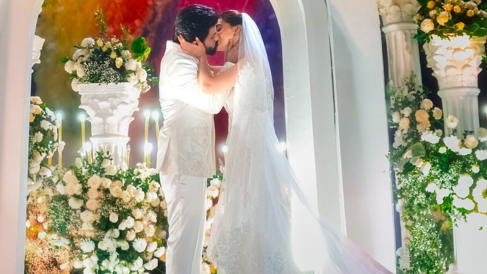 Keerthy Suresh Wedding Pics: ఆంటోనీ తాటిల్‌తో రొమాంటిక్ ఫొటోలను షేర్ చేసిన కీర్తి సురేశ్.. లిప్ లాక్