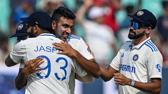 Ashwin Retirement: రవిచంద్రన్ అశ్విన్ టీమిండియా తరఫున 106 టెస్టులు, 116 వన్డేలు, 65 టీ20లు ఆడాడు. మొత్తంగా 775 అంతర్జాతీయ వికెట్లు తీసుకున్నాడు. అడిలైడ్ లో ఆస్ట్రేలియాతో అతడు ఆడిందే కెరీర్లో చివరి మ్యాచ్. అందులో అతడు 22, 7 పరుగులు చేయడంతోపాటు ఒక వికెట్ మాత్రమే తీసుకున్నాడు.&nbsp;