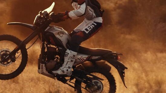 ఈ బైక్ మూడు ఏబీఎస్ మోడ్‌లకు జతచేసి ఉంది. ఇది బైక్ బ్రేకింగ్ పనితీరు, సేఫ్టీని కూడా మెరుగుపరుస్తుంది. 199.6 సీసీ సింగిల్ సిలిండర్ ఇంజిన్‌ను కలిగి ఉంది. 18.9 బిహెచ్‌పీ, 17.35 ఎన్ఎమ్ టార్క్‌ను ఉత్పత్తి చేస్తుంది. దీని ధర రూ.1.67 లక్షలు(ఎక్స్ షోరూమ్, దిల్లీ)గా ఉంది.