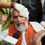 న్యూఢిల్లీ, డిసెంబర్ 19 (ANI): న్యూఢిల్లీలోని పార్లమెంట్ ఆవరణలో గురువారం నాడు ఇండియా కూటమి ఎంపీలతో వాగ్వివాదం సందర్భంగా గాయపడిన బీజేపీ ఎంపీ ప్రతాప్ చంద్ర సారంగి మీడియాతో మాట్లాడారు. (ANI ఫోటో/రాహుల్ సింగ్)