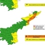 బంగాళాఖాతంలో ఏర్పడిన అల్పపీడనం క్రమంగా బలపడింది. ఈ క్రమంలో శుక్రవారానికి ఉత్తర కోస్తా వైపు పయనిస్తోంది. ఇది తీరం దాటుతుందా? లేక సముద్రంలో ఇంకా బలపడు తుందా? లేదా భూ ఉపరితలం మీదుగా బలహీనపడుతుందా అనేది ఇంకా నిర్ధారణ కాలేదు.అయితే నైరుతి బంగాళాఖాతంలో ఉన్న అల్పపీడనం ప్రభావంతో మంగళవారం రాత్రి నుంచి కోస్తాలో వర్గాలు మొదలయ్యాయి. గురువారం కొన్ని జిల్లాల్లో భారీ వర్షాలుకురుస్తాయి. పలు జిల్లాలకు ఆరెంజ్ అలర్జ్ జారీ చేశారు. <p>బంగాళాఖాతంలో ఏర్పడిన అల్పపీడనం క్రమంగా బలపడింది. ఈ క్రమంలో శుక్రవారానికి ఉత్తర కోస్తా వైపు పయనిస్తోంది. ఇది తీరం దాటుతుందా? లేక సముద్రంలో ఇంకా బలపడు తుందా? లేదా భూ ఉపరితలం మీదుగా బలహీనపడుతుందా అనేది ఇంకా నిర్ధారణ కాలేదు.అయితే నైరుతి బంగాళాఖాతంలో ఉన్న అల్పపీడనం ప్రభావంతో మంగళవారం రాత్రి నుంచి కోస్తాలో వర్గాలు మొదలయ్యాయి. గురువారం కొన్ని జిల్లాల్లో భారీ వర్షాలుకురుస్తాయి. పలు జిల్లాలకు ఆరెంజ్ అలర్జ్ జారీ చేశారు. </p>