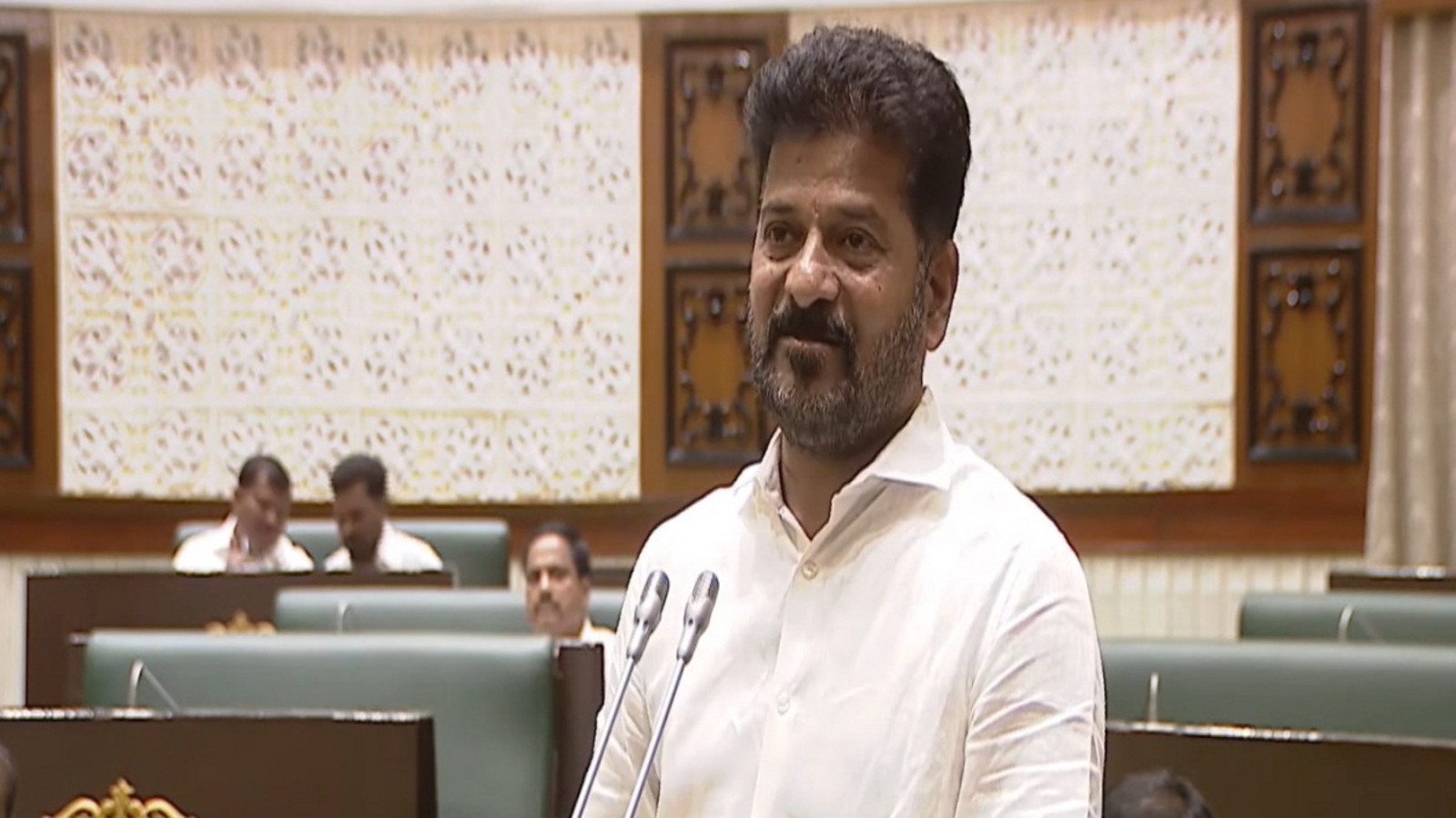 CM Revanth Reddy : హీరో అల్లు అర్జున్ వల్లే తొక్కిసలాట, సెలబ్రిటీలపై సీఎం రేవంత్ రెడ్డి సంచలన వ్యాఖ్యలు