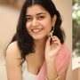 డైరెక్టర్ నన్ను అక్కా అని పిలిచేవారు.. నేనేమో అలా.. కొత్త హీరోయిన్ ఐశ్వర్య శర్మ కామెంట్స్
డైరెక్టర్ నన్ను అక్కా అని పిలిచేవారు.. నేనేమో అలా.. కొత్త హీరోయిన్ ఐశ్వర్య శర్మ కామెంట్స్