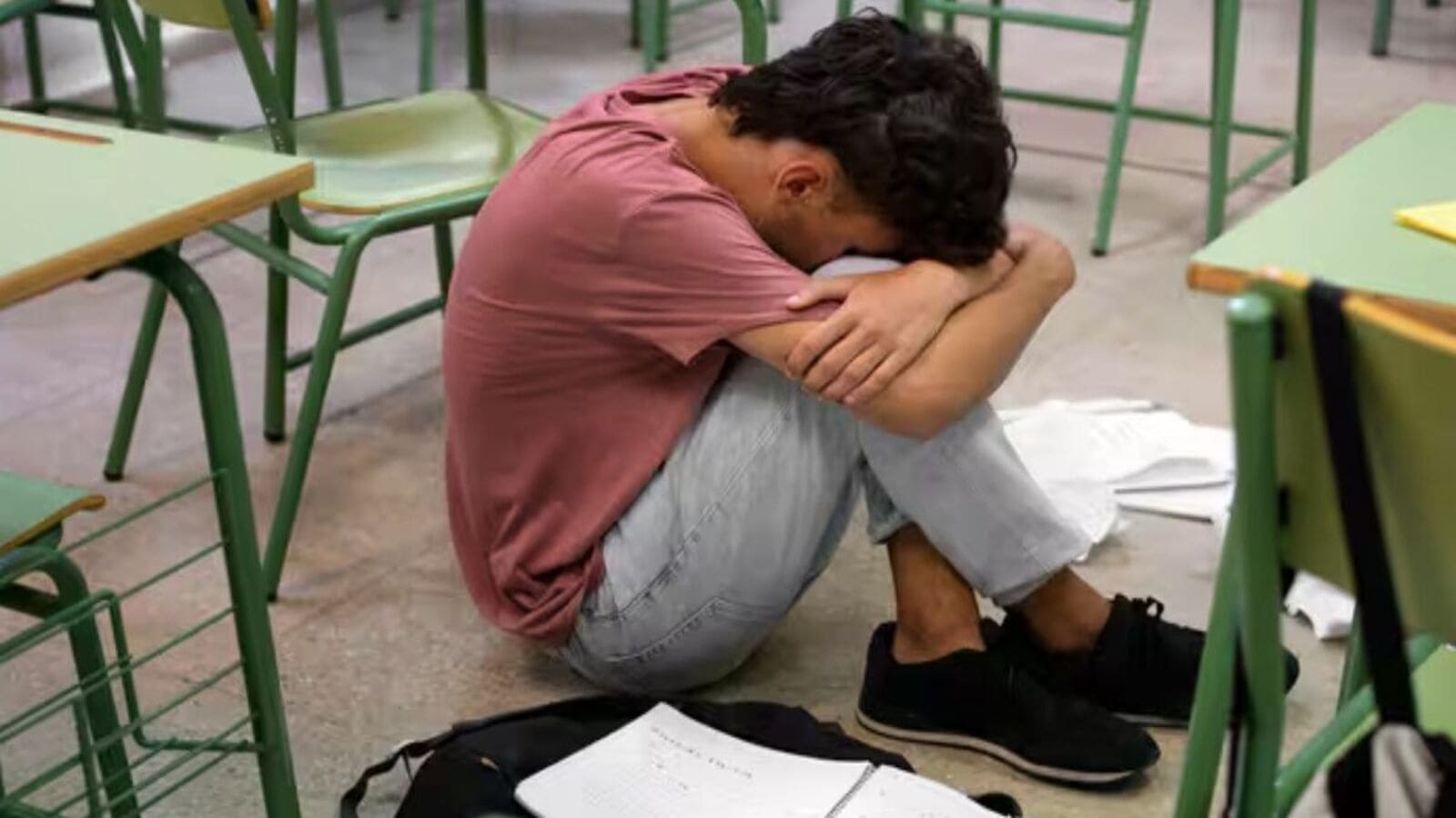 TG Students Suicides : విద్యార్థుల ఆత్మహత్యలు ప్రభుత్వాలకు పట్టవా? సంచలనమైతేనే చర్చిస్తారా?