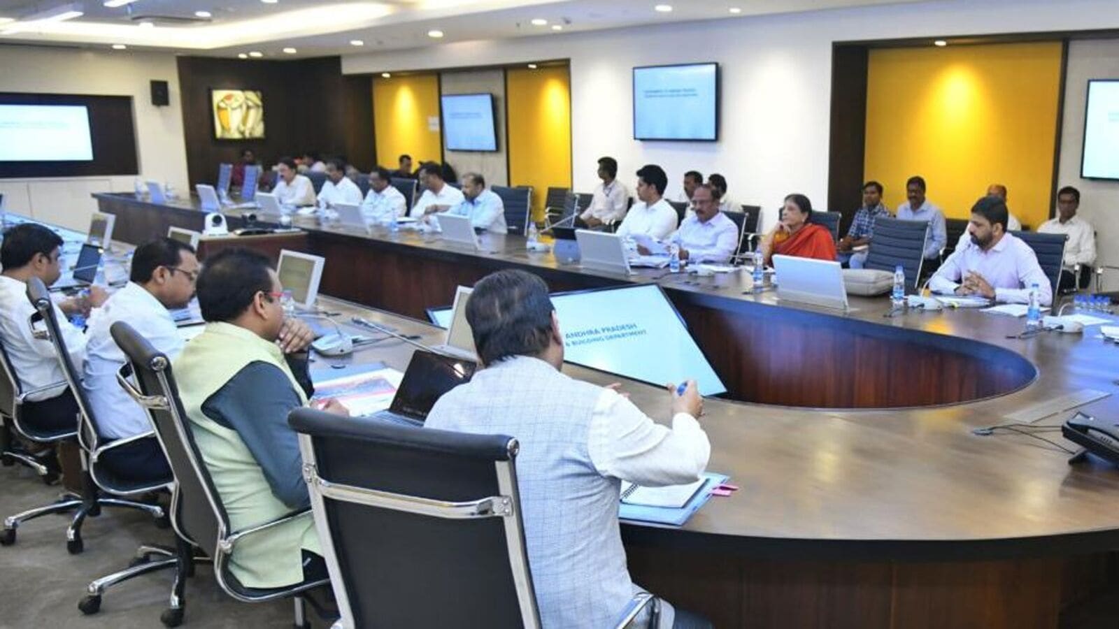 AP Consultants: రాష్ట్రంలో కన్సల్టెంట్లు పడ్డారు, ఏపీ ప్రభుత్వ శాఖల్లో ఎడాపెడా కన్సల్టెంట్ల నియామకం, లక్షల్లో జీతాలు