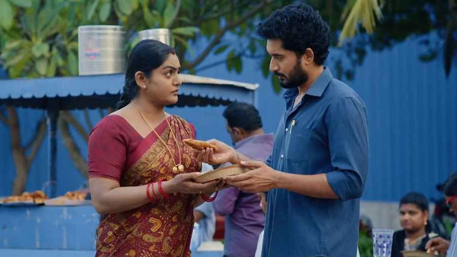 Karthika Deepam December 24th Episode: కార్తీక్‍కు ఆకలి కష్టం, తల్లడిల్లిన దీప.. వెటకారం చేసి కండీషన్లు పెట్టిన శ్రీధర్