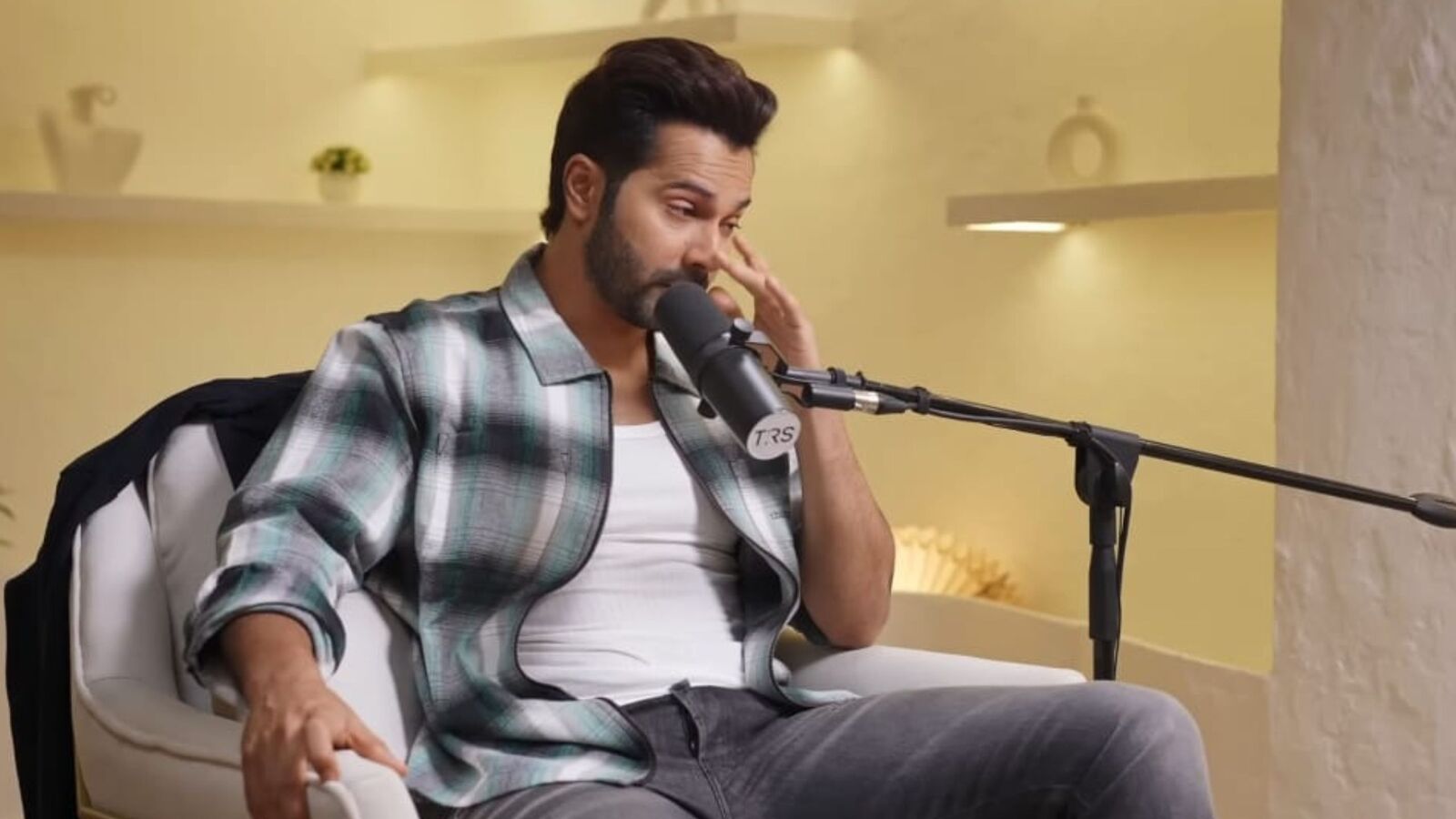 Varun Dhawan: నా చేతుల్లోనే మనోజ్ చనిపోయాడు- ఆరోజు హీరోగా ఫెయిలయ్యా- కన్నీళ్లతో కీర్తి సురేష్ హీరో వరుణ్ ధావన్ (వీడియో)