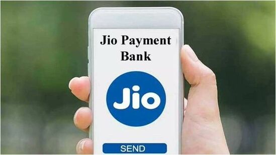 మెక్‌డొనాల్డ్స్, ఈజ్‌మైట్రిప్, మాక్స్ ఫ్యాషన్ వంటి ప్రముఖ బ్రాండ్‌ల నుంచి కూపన్లు ఈ రివార్డులలో ఉన్నాయి.&nbsp;