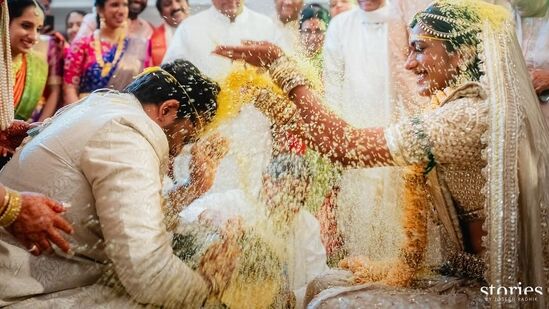 PV Sindhu Wedding Photos: పీవీ సింధు తన ఇన్‌స్టాగ్రామ్ లో ఓ రెడ్ హార్ట్ ఎమోజీ క్యాప్షన్ గా ఈ ఫొటోలను షేర్ చేసింది.