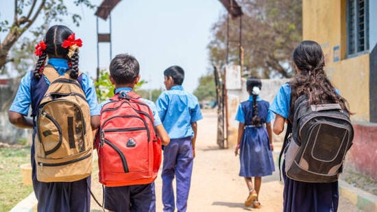 ఏపీలో స్కూళ్లకు సంక్రాంతి సెలవుల్లో మార్పులు జరగనున్నాయి. అకడమిక్ క్యాలెండర్ 2024-25 ప్రకారం సంక్రాంతికి జనవరి 10 నుంచి 19 వరకు విద్యాశాఖ సెలవులు ప్రకటించింది.&nbsp;&nbsp;