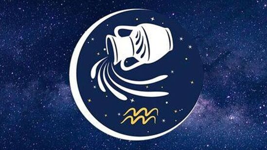 కుంభం : మీ రాశిలో శని, శుక్రుల కలయిక మొదటి ఇంట్లో జరుగుతుంది. దీనివల్ల 2025 ప్రారంభంలో మీకు వివిధ ప్రయోజనాలు కలుగుతాయి. చాలా కాలంగా పెండింగ్ లో ఉన్న పనులన్నీ విజయవంతంగా పూర్తి చేస్తారు. ఇతరుల పట్ల గౌరవం పెరుగుతుంది. మీరు కొత్త ఇల్లు లేదా వాహనాన్ని కొనుగోలు చేసే అవకాశం ఉంది.