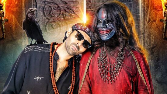 భూల్ భులయ్యా 3 చిత్రం డిసెంబర్ 27వ తేదీన నెట్ఫ్లిక్స్ ఓటీటీ ప్లాట్ఫామ్లో స్ట్రీమింగ్కు రానుంది. క్రిస్మస్ సందర్భంగా నేడు (డిసెంబర్ 25) ఈ అప్డేట్ ఇచ్చింది నెట్ఫ్లిక్స్ ప్లాట్ఫామ్. భూల్ భులయ్యా 3 చిత్రం డిసెంబర్ 27వ తేదీన నెట్ఫ్లిక్స్ ఓటీటీ ప్లాట్ఫామ్లో స్ట్రీమింగ్కు రానుంది. క్రిస్మస్ సందర్భంగా నేడు (డిసెంబర్ 25) ఈ అప్డేట్ ఇచ్చింది నెట్ఫ్లిక్స్ ప్లాట్ఫామ్. 