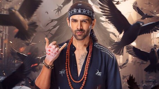 భూల్ భులయ్యా 3 మూవీ కోసం సోషల్ మీడియాలో నెట్ఫ్లిక్స్ ఓ వీడియో పోస్ట్ చేసింది. పరుగెడుతున్న కార్తీక్ ఆర్యన్ నెట్ఫ్లిక్స్ థీమ్ సౌండ్కు భయపడినట్టుగా ఈ వీడియోలో ఉంది. హారర్ మూవీ కావడంతో ఇలా నెట్ఫ్లిక్స్ ప్లాన్ చేసింది. డిసెంబర్ 27న ఈ చిత్రం స్ట్రీమింగ్కు వస్తుందని వీడియో చివర్లో తెలిపింది. భూల్ భులయ్యా 3 మూవీ కోసం సోషల్ మీడియాలో నెట్ఫ్లిక్స్ ఓ వీడియో పోస్ట్ చేసింది. పరుగెడుతున్న కార్తీక్ ఆర్యన్ నెట్ఫ్లిక్స్ థీమ్ సౌండ్కు భయపడినట్టుగా ఈ వీడియోలో ఉంది. హారర్ మూవీ కావడంతో ఇలా నెట్ఫ్లిక్స్ ప్లాన్ చేసింది. డిసెంబర్ 27న ఈ చిత్రం స్ట్రీమింగ్కు వస్తుందని వీడియో చివర్లో తెలిపింది. 