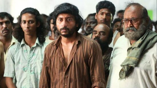 సోర్గవాసల్: తమిళం, మలయాళం, తెలుగు, కన్నడ, హిందీ భాషల్లో డిసెంబర్ 27 నుంచి నెట్ ఫ్లిక్స్‌లో ఓటీటీ స్ట్రీమింగ్ కానున్న మిస్టరీ థ్రిల్లర్ మూవీ సోర్గవాసల్. ఆర్జే బాలాజీ మెయిన్ లీడ్ రోల్ చేసిన ఈ సినిమా ఓ చిన్న రెస్టారెంట్ యజమాని పార్థివ్ చుట్టూ తిరుగుతుంది.