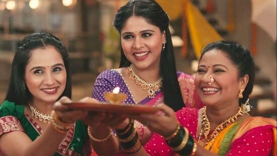 లక్ష్మీ నివాస్: ఓటీటీ సినిమాలు మాత్రమే కాకుండా ఈ వారం జీ5 ఓటీటీలో ప్రసారం కానుంది మరాఠీ సీరియల్ లక్ష్మీ నివాస్. డిసెంబర్ 23 నుంచే ఈ సీరియల్ మొదటి ఎపిసోడ్‌ను జీ5 ఓటీటీలో స్ట్రీమింగ్ చేశారు. దానికి మంచి రెస్పాన్స్ వచ్చింది.&nbsp;
