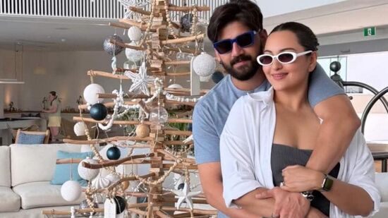 Bollywood Christmas Celebrations: తన భర్త జహీర్ ఇక్బాల్ తో కలిసి వెకేషన్ లో ఉన్న సోనాక్షి సిన్హా కూడా క్రిస్మస్ జరుపుకుంది.