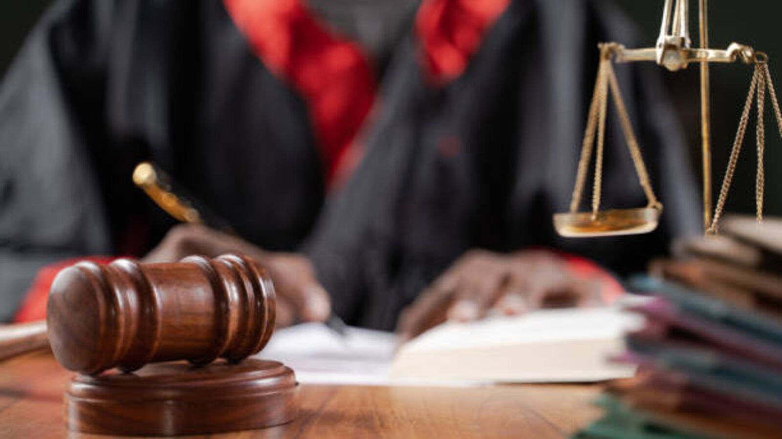 VOA Legal Fight : సస్పెన్షన్ పై న్యాయపోరాటం - జనగామ మాజీ కలెక్టర్ సహా 12 మంది ఆఫీసర్లపై కేసు నమోదు..!