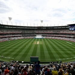 <p>Boxing Day Test Record: ఆస్ట్రేలియాలోని ఐకానిక్ మెల్‌బోర్న్ క్రికెట్ గ్రౌండ్ (ఎంసీజీ)లో ప్రతి ఏటా బాక్సింగ్ డే టెస్టు జరగడం సహజం. ఈ మ్యాచ్ చూడటానికి తొలి రోజు భారీ సంఖ్యలో ప్రేక్షకులు వస్తుంటారు. ఇండియా, ఆస్ట్రేలియా మధ్య ప్రారంభమైన నాలుగో టెస్టు తొలి రోజు ఏకంగా 87,242 మంది రావడం విశేషం. గత ఐదేళ్లలో ఇదే అత్యధికం.</p>
