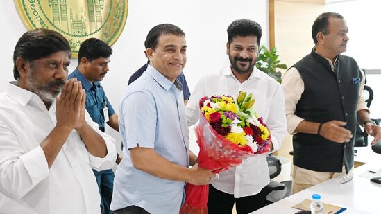 శాంతిభద్రతల విషయంలో రాజీ లేదని సీఎం రేవంత్‌ రెడ్డి స్పష్టం చేశారు. ఇకపై బౌన్సర్లపై సీరియస్‌గా ఉంటామన్నారు. అభిమానుల్ని కంట్రోల్‌ చేసుకోవాల్సిన బాధ్యత సెలబ్రిటీలదేనని చెప్పారు. ప్రభుత్వం ఇండస్ట్రీతో ఉంటుందని భరోసా ఇచ్చారు. తెలంగాణ రైజింగ్‌లో ఇండస్ట్రీ సోషల్‌ రెస్పాన్స్‌బిలిటీతో ఉండాలన్నారు. డ్రగ్స్‌ క్యాంపెయిన్‌, మహిళా భద్రత క్యాంపెయిన్‌లో చొరవ చూపాలని కోరారు. టెంపుల్‌ టూరిజం, ఎకో టూరిజంను ప్రమోట్ చేయాలని.. ఇన్వెస్ట్‌మెంట్ల విషయంలోనూ ఇండస్ట్రీ సహకరించాలని విజ్ఞప్తి చేశారు.