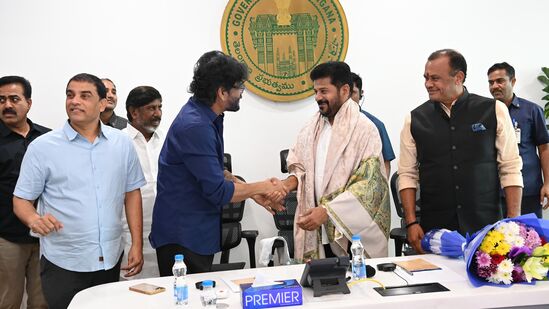 యూనివర్సల్ లెవల్‌లో స్టూడియో సెటప్ ఉండాలని.. హీరో అక్కినేని నాగార్జున అభిప్రాయపడ్డారు. ప్రభుత్వం కేపిటల్ ఇన్సెంటివ్స్ ఇస్తేనే పరిశ్రమ ఎదుగుతుందని వ్యాఖ్యానించారు. హైదరాబాద్ వరల్డ్ సినిమా కేపిటల్ కావలన్నది తమ కోరిక అని నాగార్జున స్పష్టం చేశారు.