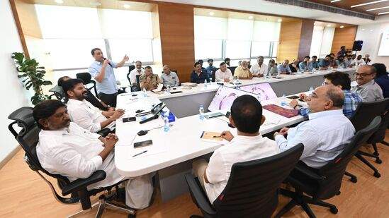తెలుగు చిత్ర పరిశ్రమ అభివృద్ధే ఈ మీటింగ్‌ ముఖ్య ఉద్దేశం అని దిల్ రాజు వ్యాఖ్యానించారు. తెలుగు సినిమా స్థాయిని పెంచేందుకు ముఖ్యమంత్రి తమకు కొన్ని విషయాల్లో దిశా నిర్దేశం చేశారని చెప్పారు. ఇటీవలి కాలంలో పరిశ్రమ, ప్రభుత్వం మధ్య దూరం ఏర్పడిందనే ప్రచారం జరిగిందని, అదంతా కేవలం అపోహ మాత్రమేనని స్పష్టం చేశారు. త్వరలోనే మరోసారి ముఖ్యమంత్రితో భేటీ అవుతామన్నారు.