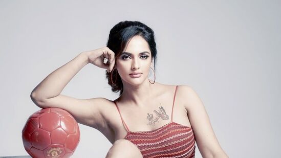 తెలుగులో హీరోయిన్గా త్వరలోనే ఎంట్రీ ఇస్తోంది జ్యోతిరాయ్. కిల్లర్ పేరుతో క్రైమ్ థ్రిల్లర్ మూవీ చేస్తోంది. తెలుగులో హీరోయిన్గా త్వరలోనే ఎంట్రీ ఇస్తోంది జ్యోతిరాయ్. కిల్లర్ పేరుతో క్రైమ్ థ్రిల్లర్ మూవీ చేస్తోంది. 