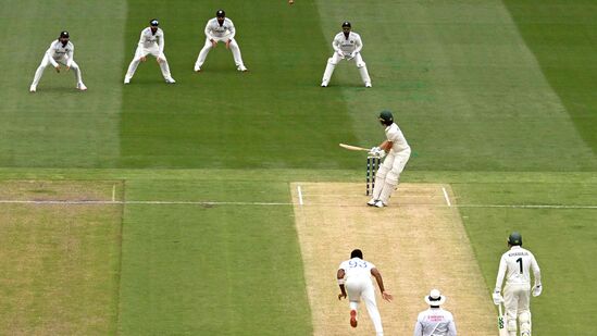 Boxing Day Test Record: రికార్డు స్థాయి ప్రేక్షకులను ఉర్రూతలూగిస్తూ.. తొలి రోజే ఇండియా, ఆస్ట్రేలియా నాలుగో టెస్టు రసవత్తరంగా మొదలైంది. కోహ్లి, కోన్‌స్టాస్ గొడవతోపాటు ఆస్ట్రేలియా ఆధిపత్యంతో ప్రేక్షకులు ఉర్రూతలూగిపోయారు. తొలి రోజు ఆట ముగిసే సమయానికి ఆస్ట్రేలియా తొలి ఇన్నింగ్స్ లో 6 వికెట్లకు 311 రన్స్ చేసింది.