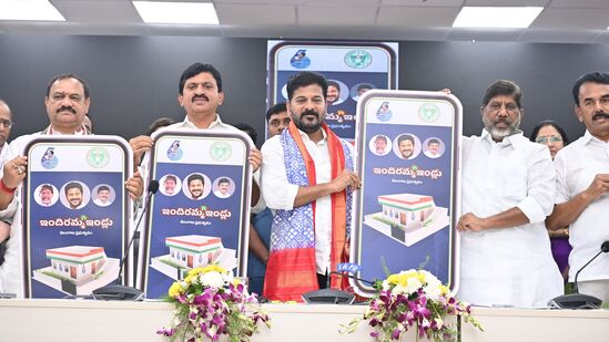 ఇందిరమ్మ ఇళ్ల లబ్ధిదారులను గుర్తించే ప్రక్రియలో భాగంగా.. తెలంగాణ ప్రభుత్వం జీవో 33ను విడుదల చేసింది. దీని ప్రకారం ఇందిరమ్మ కమిటీలను ఏర్పాటు చేసింది. గ్రామస్థాయిలో సర్పంచి/ప్రత్యేక అధికారి, వార్డు స్థాయిలో కౌన్సిలర్‌/కార్పొరేటర్‌ ఛైర్మనుగా ఉన్నారు. అంతేకాకుండా స్వయం సహాయక గ్రూపుల నుంచి ఇద్దరు మహిళలు, ముగ్గురు స్థానికులు సభ్యులును కూడా ఇందులో ఉంచారు. ఇప్పటికే చాలా గ్రామాల్లో ఈ కమిటీలు ఏర్పాటయ్యాయి.