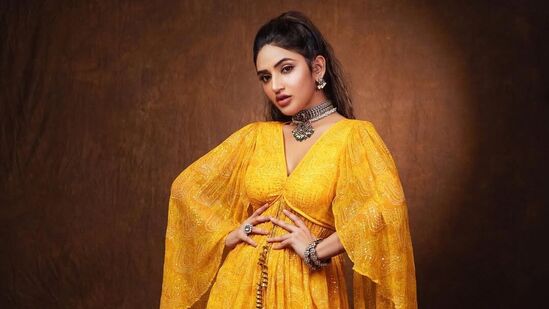 హీరోయిన్ మాత్ర‌మే కాదు అన‌గ‌న‌గా ఒక రాజు మూవీకి ద‌ర్శ‌కుడు కూడా మారిపోయాడు. ఈ రొమాంటిక్ కామెడీ మూవీకి మ్యాడ్ ఫేమ్ క‌ళ్యాణ్ శంక‌ర్ ద‌ర్శ‌క‌త్వం వ‌హించాల్సింది. కానీ అత‌డి స్థానంలో మారి ద‌ర్శ‌క‌త్వ బాధ్య‌త‌లు తీసుకున్నాడు.&nbsp;
