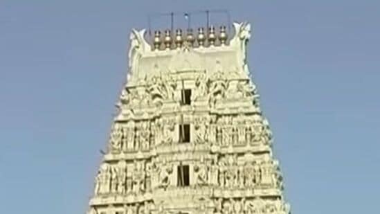 శ్రీ తల్పగిరి రంగనాథస్వామి ఆలయం.. పెన్నా నది ఒడ్డున ఉన్న ఈ ఆలయం దక్షిణ భారతదేశంలోని ప్రసిద్ధ వైష్ణవ క్షేత్రాలలో ఒకటి. శ్రీరంగం, శ్రీరంగపట్టణం తర్వాత భారతదేశంలోని మూడో రంగనాథస్వామి ఆలయంగా ప్రసిద్ధి చెందింది. ఈ ఆలయంలోని విష్ణుమూర్తి విగ్రహం అత్యంత అద్భుతంగా ఉంటుంది.