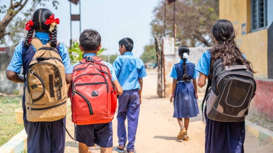 ఏపీలో స్కూళ్లకు సంక్రాంతి సెలవుల్లో మార్పులు ఉంటాయన్న వార్తలపై క్లారిటీ వచ్చేసింది. సెలవులను కుదించే యోచన లేదని ఏపీ విద్యాశాఖ స్పష్టం చేసింది. <p>ఏపీలో స్కూళ్లకు సంక్రాంతి సెలవుల్లో మార్పులు ఉంటాయన్న వార్తలపై క్లారిటీ వచ్చేసింది. సెలవులను కుదించే యోచన లేదని ఏపీ విద్యాశాఖ స్పష్టం చేసింది.</p>