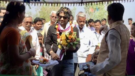 చెరుపల్లిలో ఆర్వో వాటర్ ప్లాంట్ నిర్మాణ సమయంలో హీరో ఆదిత్య ఓం