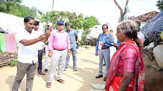 గ్రామ సభ ఆమోదం తర్వాత… ఇందిరమ్మ ఇంటి లబ్ధిదారుల జాబితాను ప్రకటించనున్నారు.ఈ పేర్లకు జిల్లా కలెక్టర్ గ్రీన్ సిగ్నల్ ఇవ్వాల్సి ఉంటుంది.&nbsp;