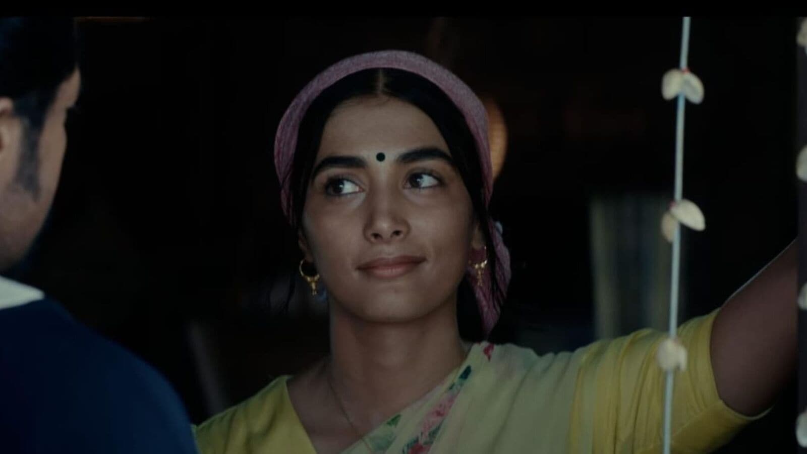 Pooja Hegde: డీ గ్లామర్ రోల్‌లో పూజా హెగ్డే.. 5 ఫ్లాప్‌ల తర్వాత చేతిలో 4 సినిమాలు.. స్ట్రాంగ్ లైనప్‌తో బుట్టబొమ్మ!