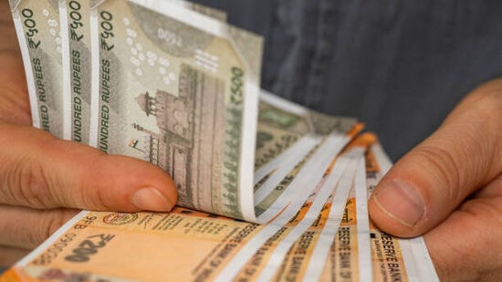 నెలకు ఏఈఈకి రూ.35,000, టీఏకు రూ.25,000 వేతనం ఉంటుంది. జీతంతో పాటు అదనపు అలవెన్సు చెల్లిస్తారు. రాత పరీక్ష, ఇంటర్వ్యూ, సర్టిఫికెట్ వెరిఫికేషన్, మెడికల్ టెస్ట్ ఆధారంగా ఎంపిక ఉంటుంది. 05.01.2025 వరకు దరఖాస్తులు స్వీకరిస్తారు.&nbsp;