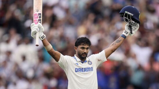 బ్యాటింగ్ ఆర్డర్లో 8వ స్థానంలో వచ్చి నితీశ్ అదరగొట్టాడు. వాషింగ్టన్ సుందర్‌తో కలిసి ఇండియాను ఫాలోఆన్ గండం నుంచి తప్పించాడు. సుందర్ ఔటైనా నితీశ్ జోరు సాగించాడు. సెంచరీ పూర్తి చేశాడు. దీంతో ఓ హిస్టరీ క్రియేట్ చేశాడు.&nbsp;