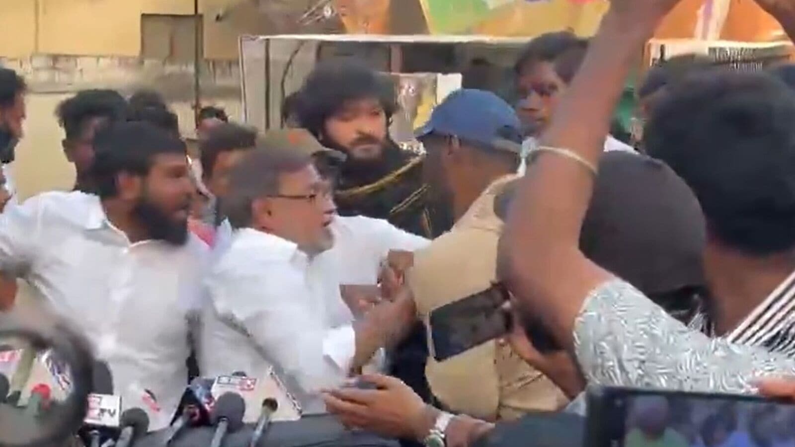 Drinker Sai: దర్శకుడిపై దాడి చేసిన డాక్టర్ మంతెన సత్యనారాయణ అభిమానులు!.. కారణం ఏంటంటే..